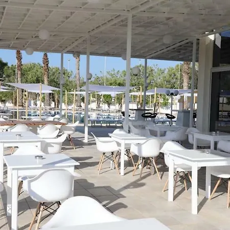 Toxotis מלון Pernera