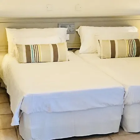 Отель Toxotis Pernera